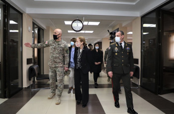 ელჩი დეგნანი დავით აღმაშენებლის სახელობის ეროვნული თავდაცვის აკადემიას ეწვია