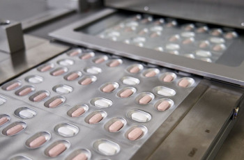 ამერიკაში, კოვიდ 19-ის სამკურნალოდ „ფაიზერის“ აბების გამოყენება დაუშვეს